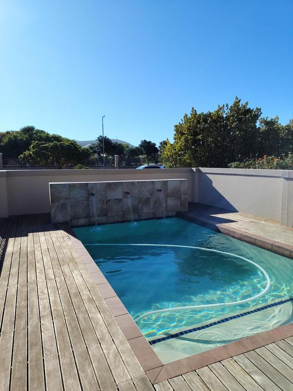 3 Bedroom Property for Sale in Sandbaai Western Cape
